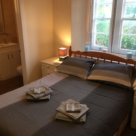 Holly Grove - Homestay Bristol Eksteriør billede